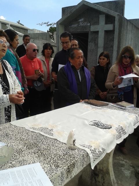 Bendición de la Cruz Mayor y de la tumba del P. Héctor Ocampos en Chonchi