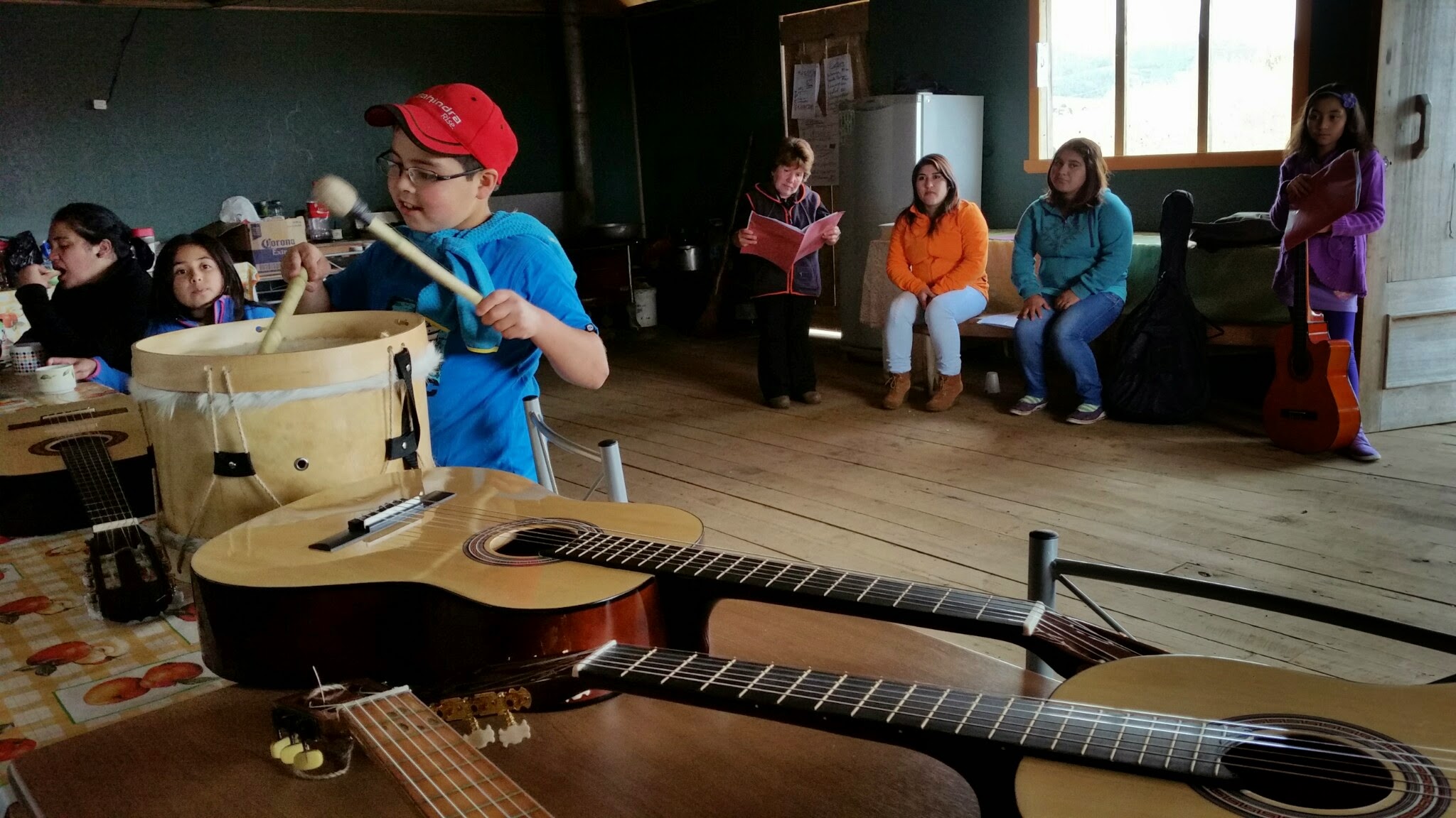 Taller de Música en comunidad de Aucaco gracias a Cuaresma Fraternidad