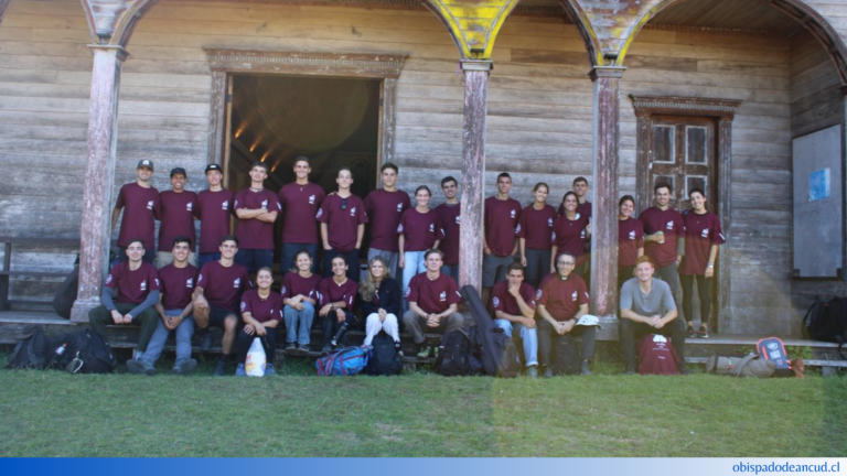 La Ruta 2026: jóvenes peregrinos recorriendo las iglesias de la Isla Lemuy